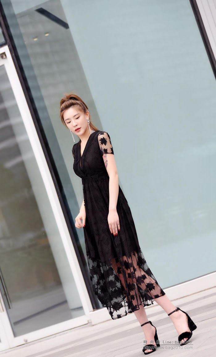 Chanel香奈兒 法國專櫃同步新款 2019新款 蕾絲鉤花 性感V領 X型收腰展擺 古典氣質 女連衣裙  xly1156
